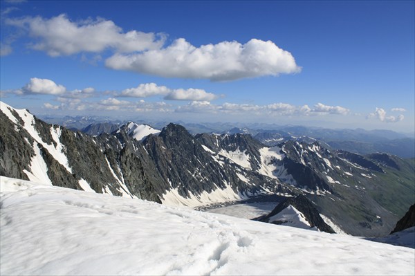 2010-08-07_14.42.09_Вид с ледопада в сторону пер. Кучерявый